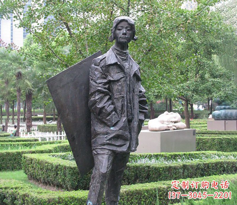 武汉少女的坚强与美丽——铜雕少女公园人物