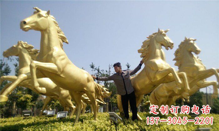 武汉高雅而古典的玻璃钢马雕塑