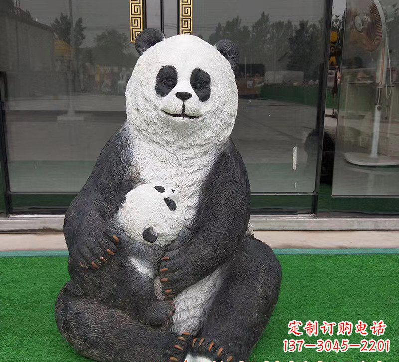 武汉玻璃钢制熊猫雕塑——传承中华文化精髓