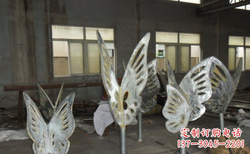 武汉不锈钢彩色蝴蝶景观雕塑——美丽色彩装点美景