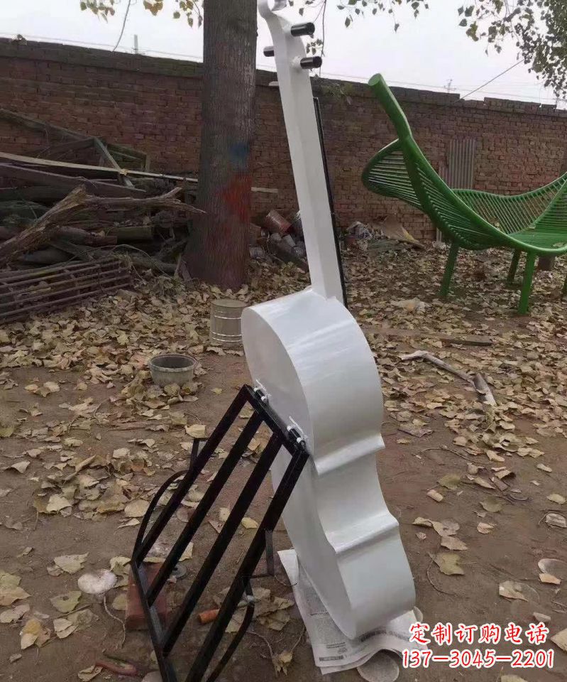 武汉不锈钢大提琴雕塑——古典音乐的艺术表现