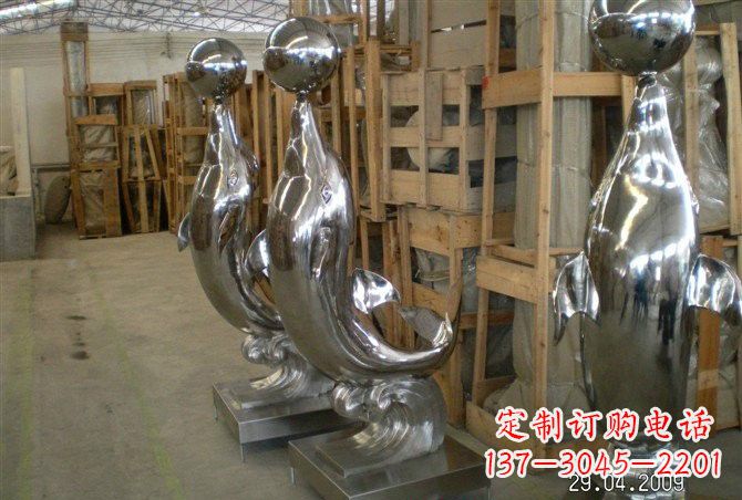 武汉不锈钢海豚顶球雕塑