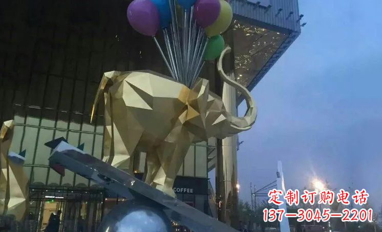 武汉大象踩高跷——点缀城市景观
