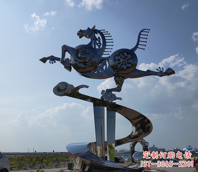 武汉不锈钢大型马踏飞燕景观雕塑集艺术与自然于一体