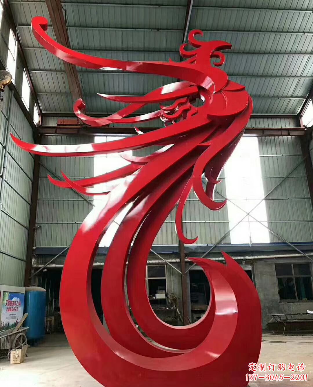 武汉不锈钢凤凰雕塑象征着新生的力量