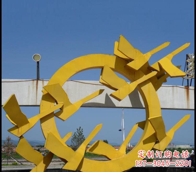 武汉不锈钢大雁雕塑点缀公园美景