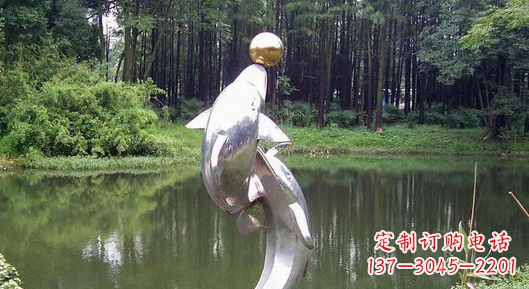 武汉海豚的传说——不锈钢公园顶部雕塑