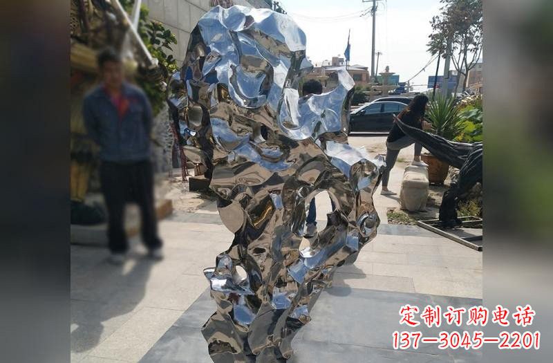 武汉太湖石雕塑——点缀不锈钢公园