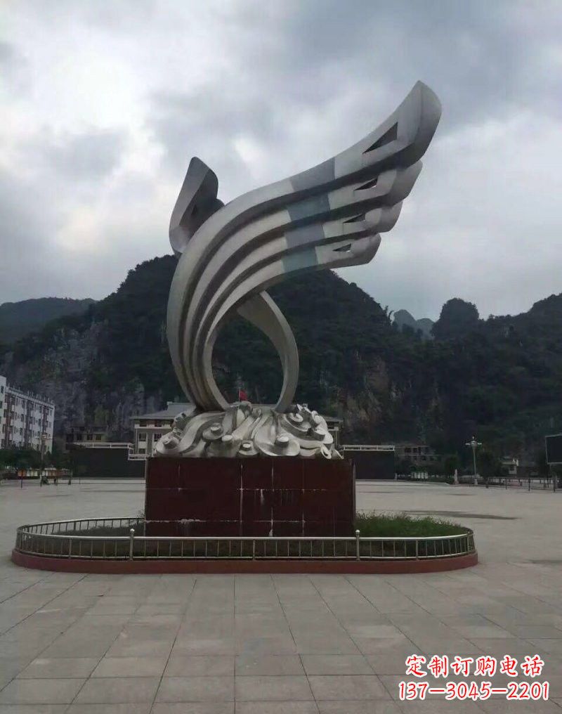 武汉翅膀雕塑——环绕不锈钢广场的精美艺术品