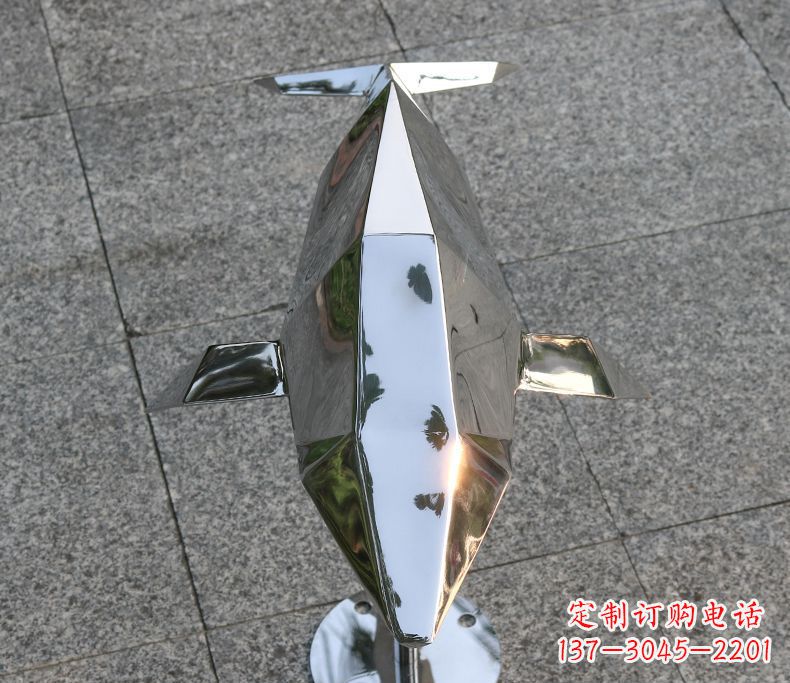 武汉海豚雕塑令不锈钢广场更加灿烂
