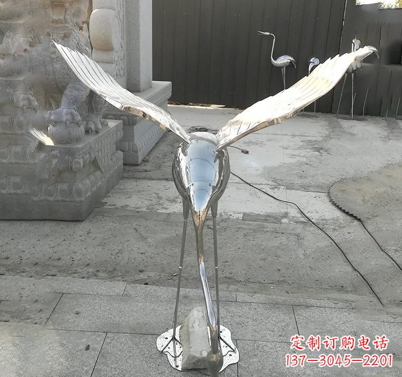 武汉不锈钢仙鹤雕塑美丽与坚固并存