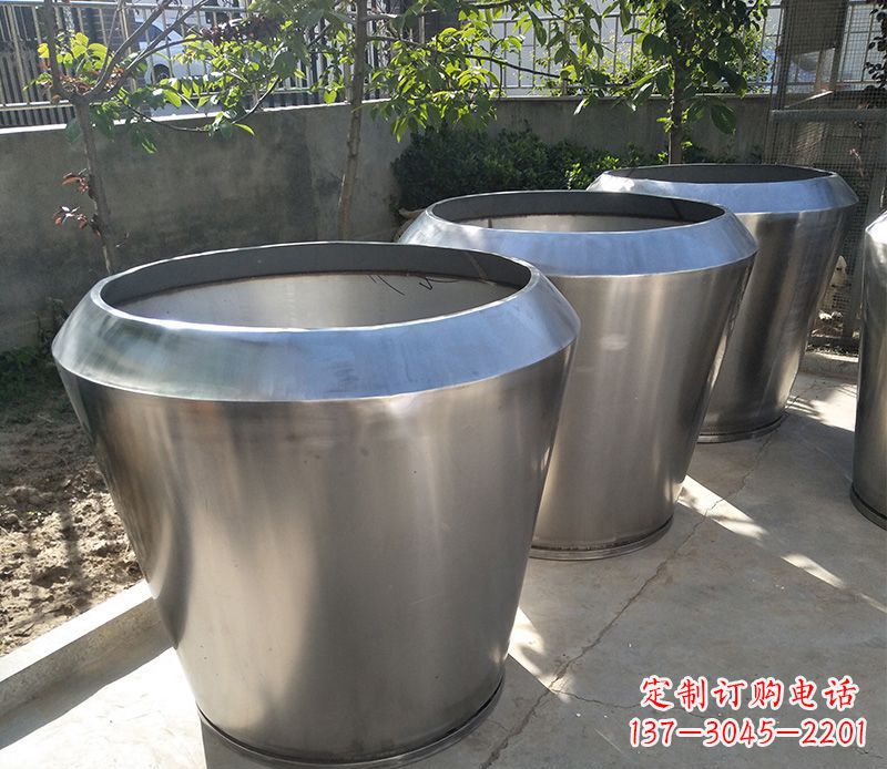 武汉不锈钢花盆雕塑给你的家园增添一份独特的美