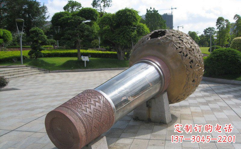 武汉“铸就记忆的不锈钢话筒雕塑”