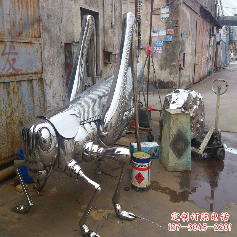 武汉不锈钢蝗虫雕塑营造美好的自然环境