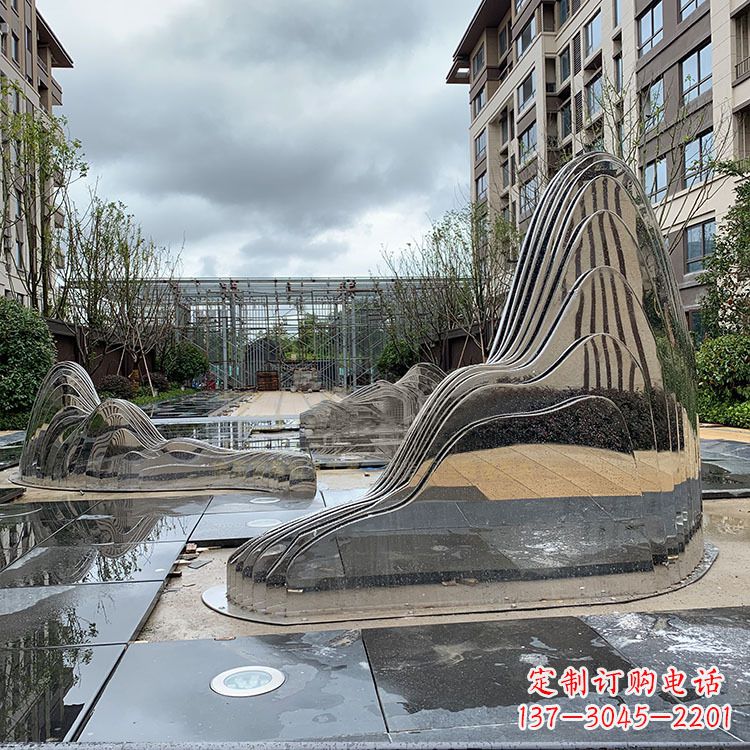 武汉不锈钢镜面假山雕塑给城市带来灵动之美