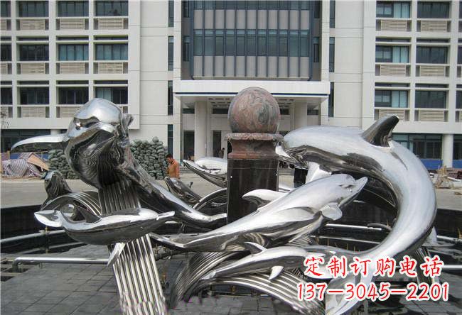 武汉海豚雕塑融合浪漫和优雅