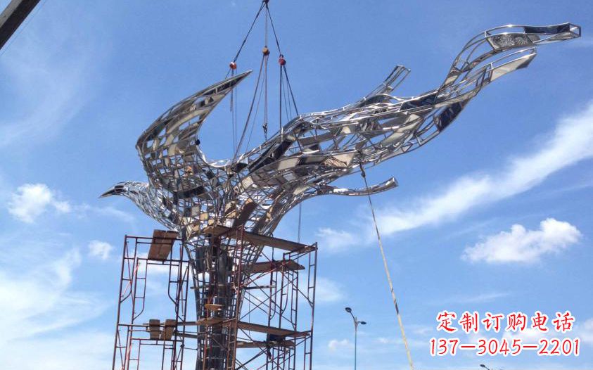武汉不锈钢镂空鸽子雕塑美丽的象征