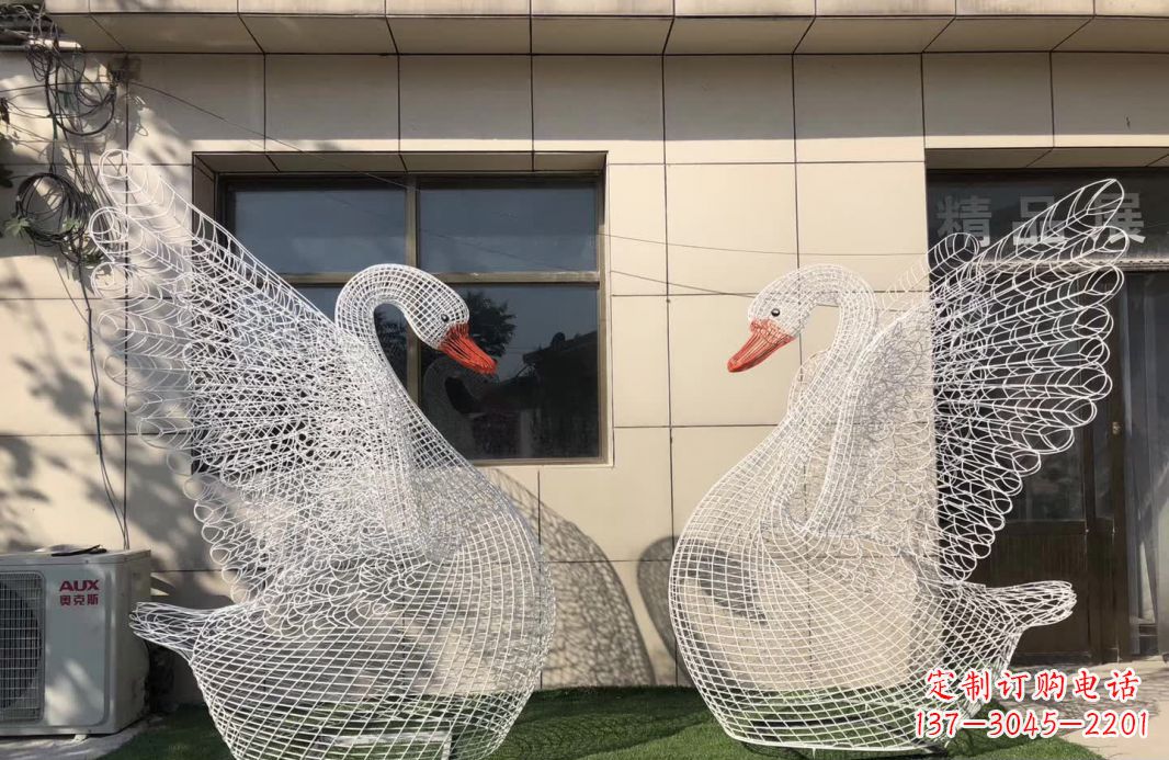 武汉不锈钢镂空天鹅雕塑象征着美丽的永恒