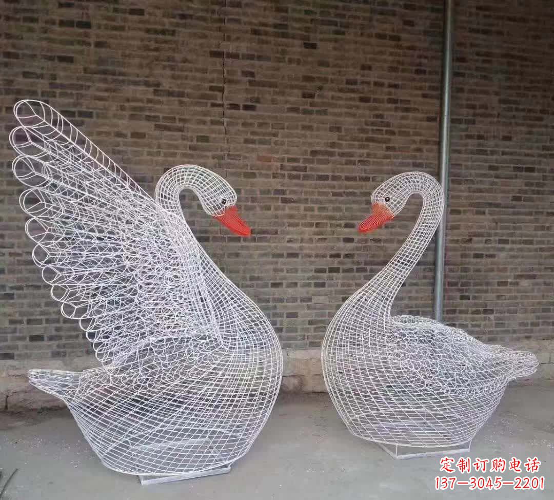 武汉不锈钢镂空天鹅雕塑——美丽动人