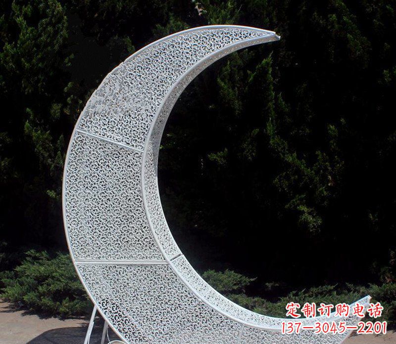 武汉不锈钢镂空月亮公园雕塑浪漫而又神奇