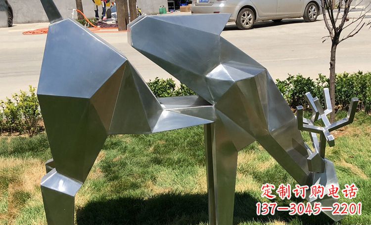 武汉不锈钢梅花鹿雕塑给公园带来美丽风景