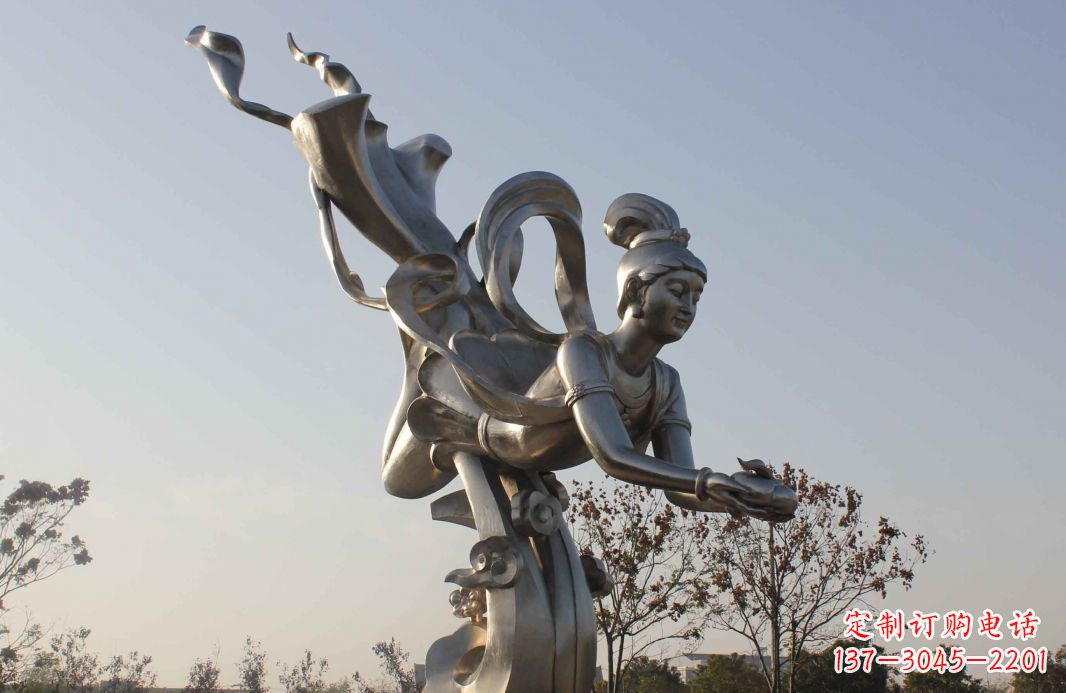 武汉蟠桃祈福精美不锈钢雕塑