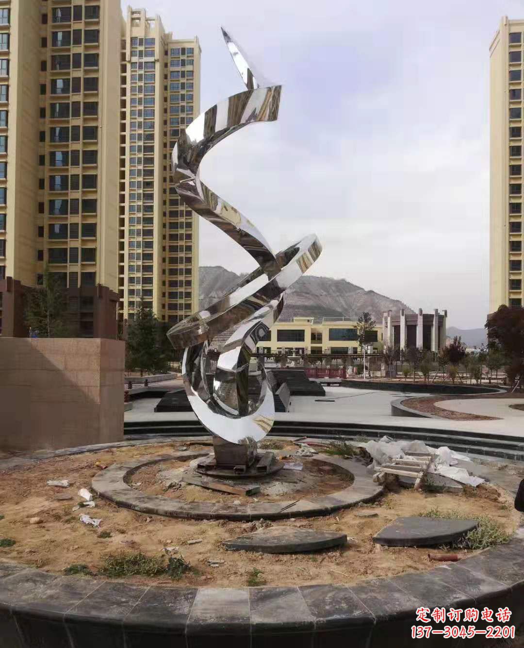 武汉飘带雕塑美化城市空间的艺术