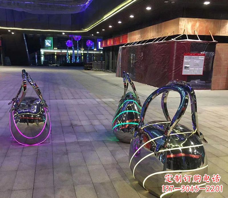 武汉不锈钢手提包雕塑精美艺术品