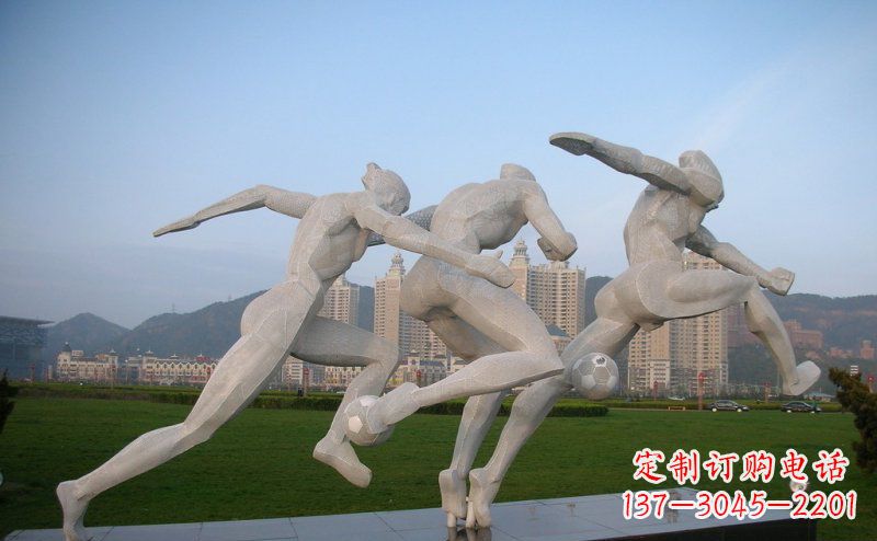 武汉足球雕塑给公园景观增色