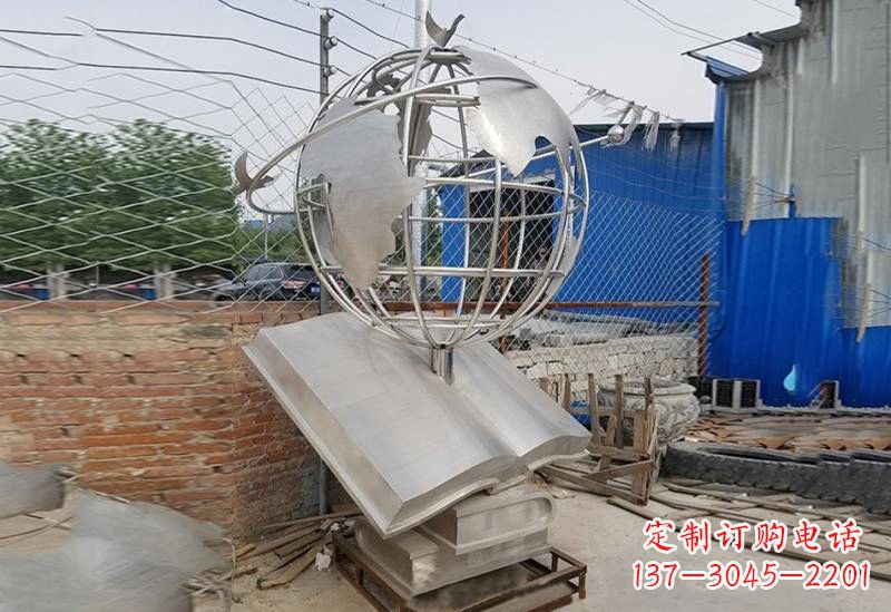 武汉不锈钢校园里的地球雕塑