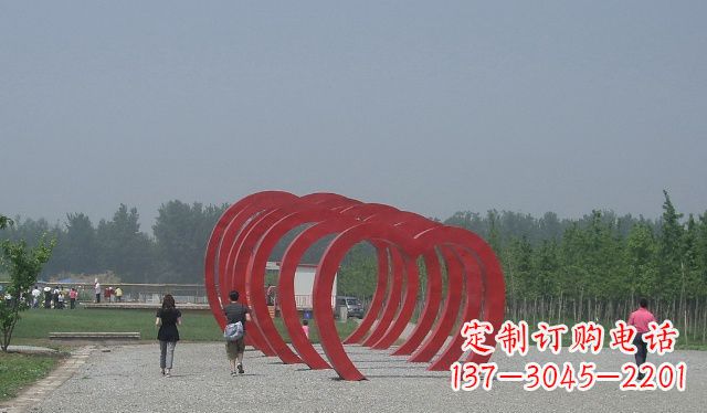武汉不锈钢心形拱门雕塑美丽而神圣