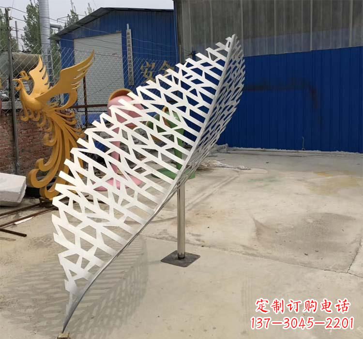 武汉不锈钢园林树叶雕塑