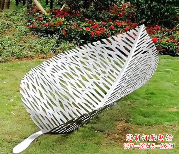 武汉不锈钢园林镂空树叶雕塑精美而抽象