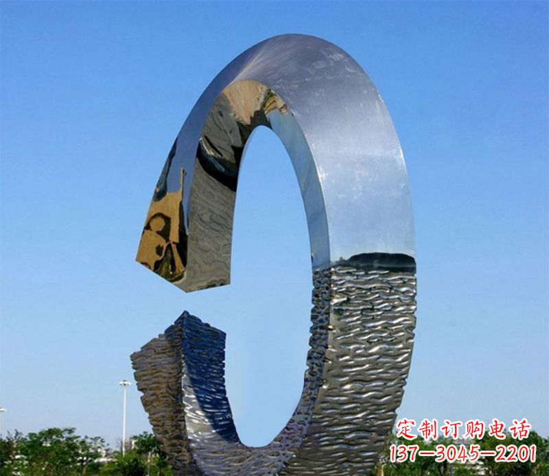 武汉环绕着美好的景观雕塑
