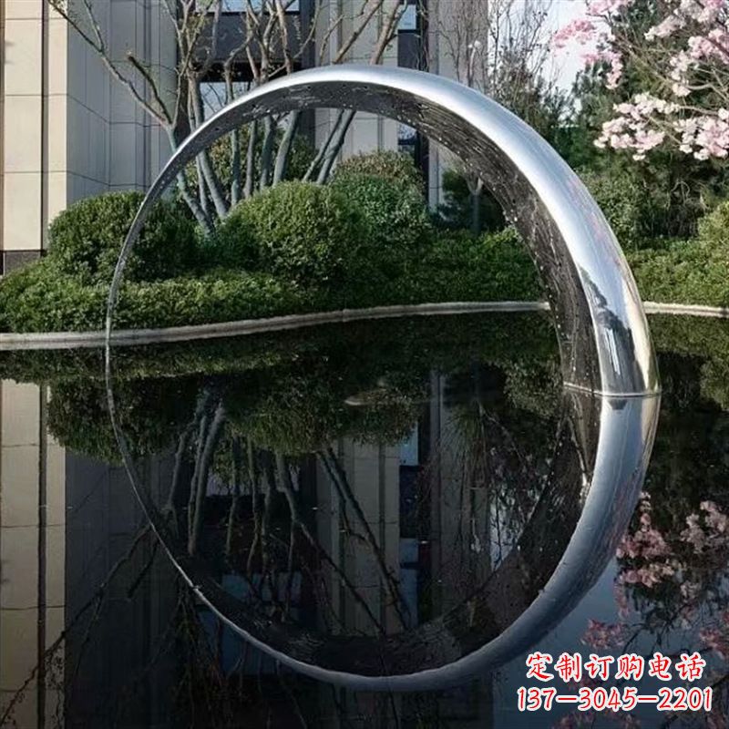 武汉不锈钢月亮雕塑璀璨照亮夜空