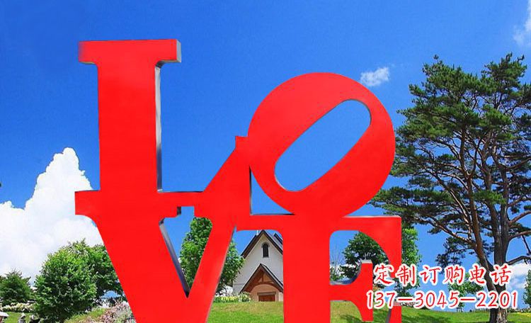 武汉LOVE字母雕塑浪漫情意散落景观