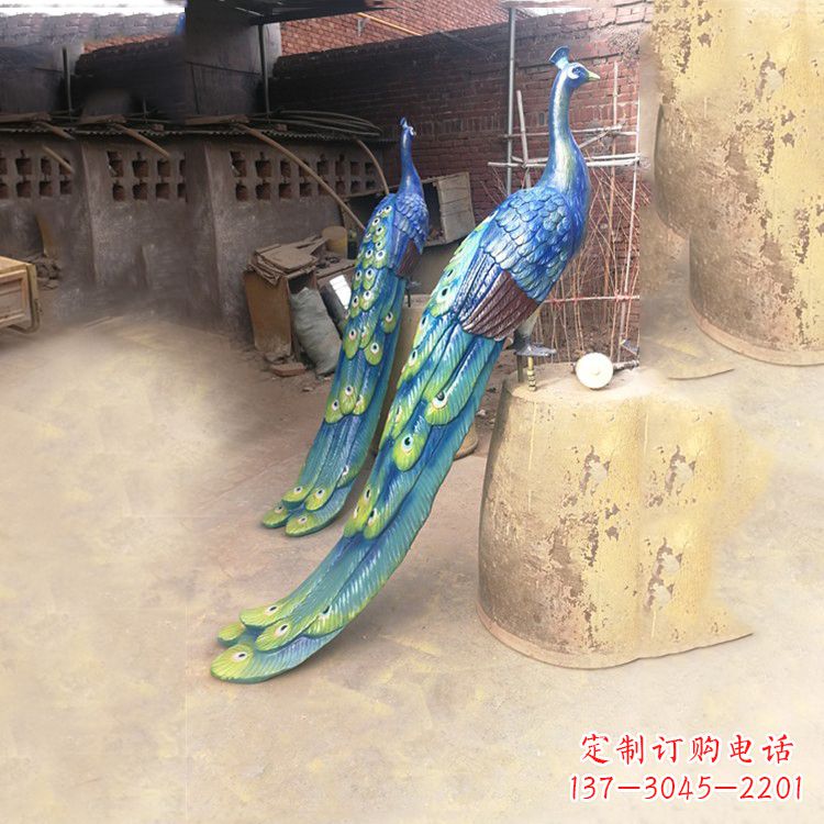 武汉彩绘孔雀铜雕塑