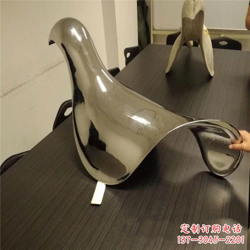 武汉鸽子雕塑——精致的抽象艺术