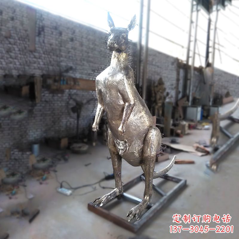 武汉纯铜铸造的袋鼠雕塑