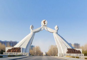 武汉城市街道的拱门雕塑——让城市更加精彩