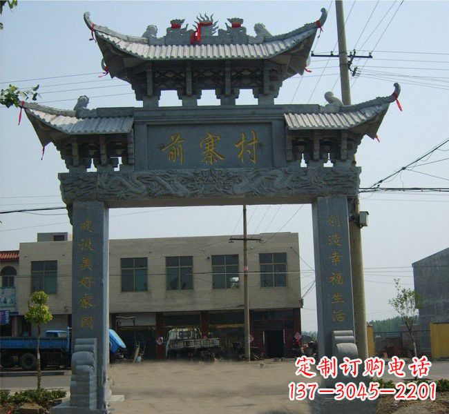 武汉“古老的牌坊雕塑——传承着中华文明的瑰宝”