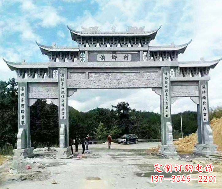 武汉村庄三门石牌坊石雕的内容。