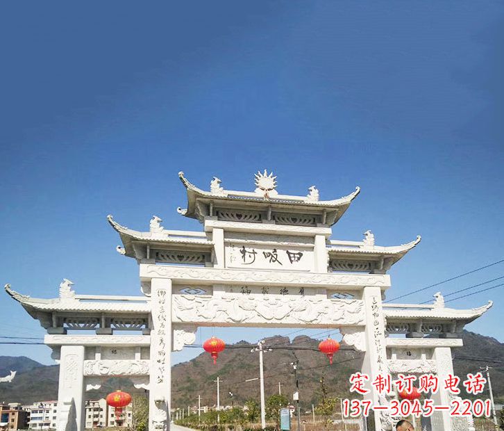 武汉村庄的牌坊雕塑