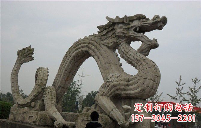 武汉大理石龙雕塑，象征着力量与尊贵