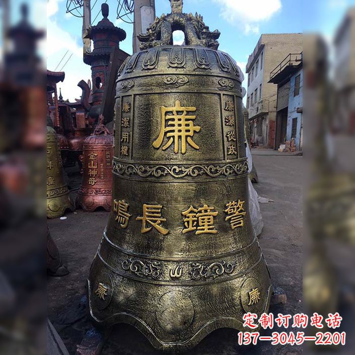 武汉大铜钟雕塑