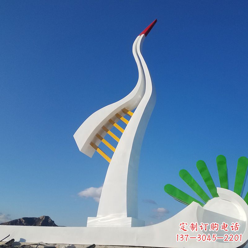 武汉珍贵雅致的丹顶鹤雕塑