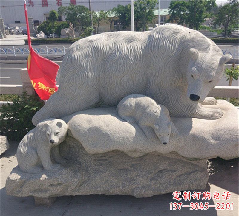 武汉公园北极熊母子石雕