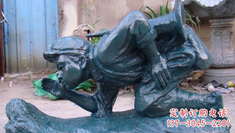 武汉传统文化符号——小红军冲锋号雕塑