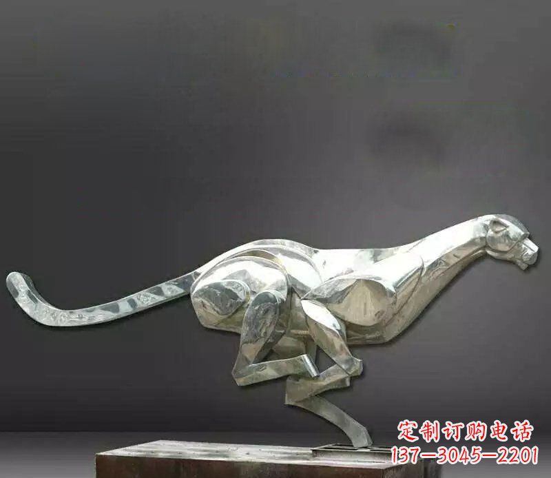 武汉公园不锈钢奔跑的豹子动物雕塑