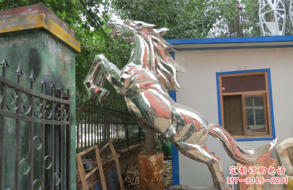 武汉优雅凌厉的不锈钢奔跑马雕塑